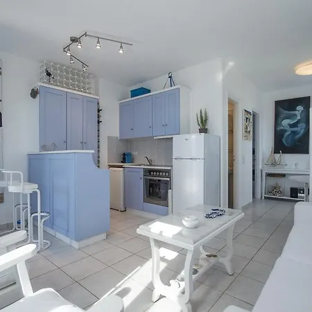 בית נופש Aiolos With Private Veranda And Amazing Sea Views, Paros *